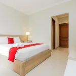 RedDoorz Premium near Ragunan Zoo 2